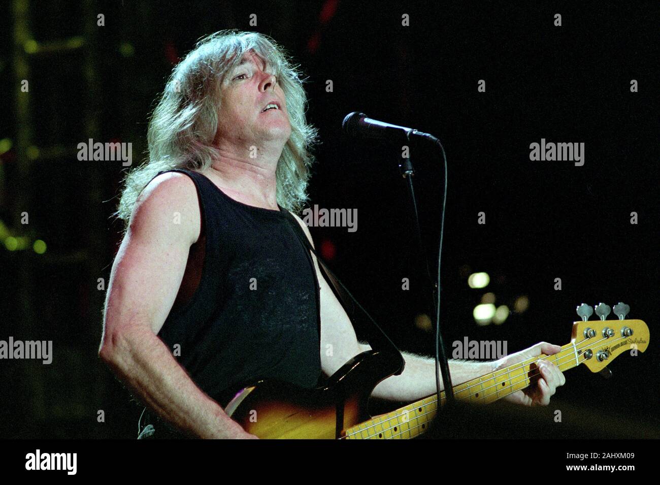 Cliff Williams Von Ac Dc Die Live Wahrend Ihrer Black Ice World Tour Chicago Illinois 30 10 08 C M Wiggins Stockfotografie Alamy