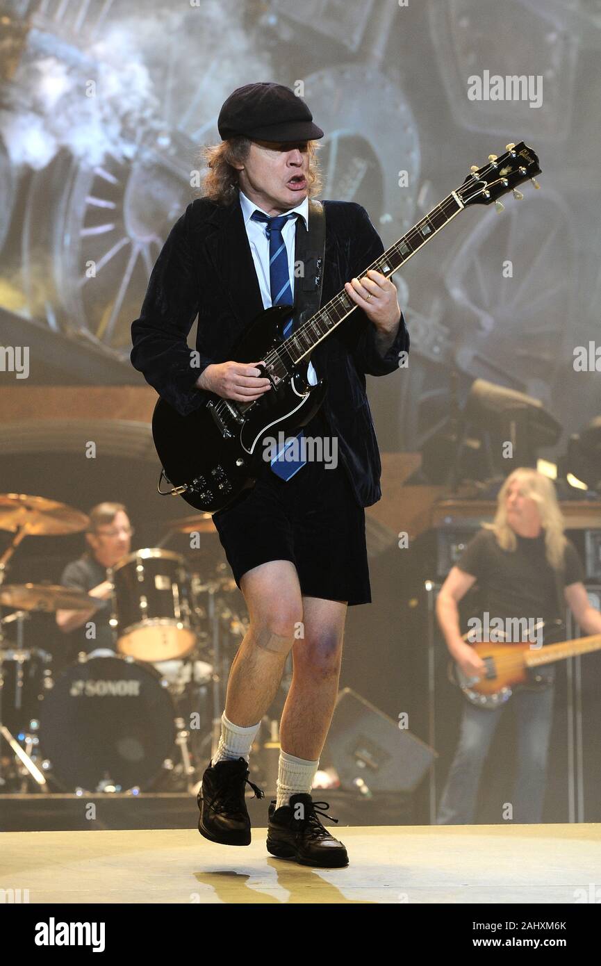 Milano Italien 19.03.2009: Live Konzert von ACDC am Mediolanum Forum von Assago, Angus Young während des Konzerts Stockfoto