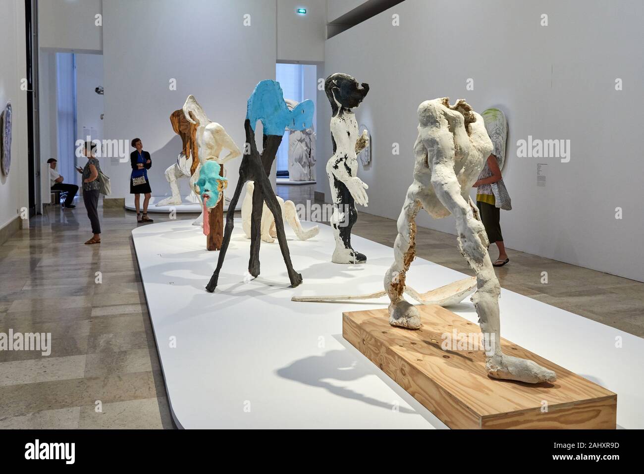 ''' Zu Fuß Mann'', 1995, fast Menschliche, Thomas Houseago, MAM, Stadt Paris Museum der Modernen Kunst, Musée d'Art moderne de la Ville de Paris, Frankreich Stockfoto