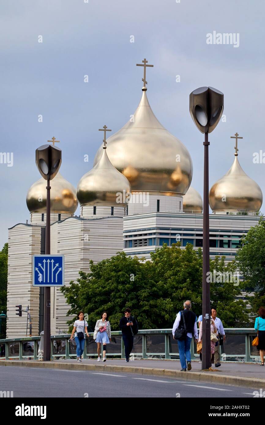 Die Kathedrale der Heiligen Dreifaltigkeit und der russisch-orthodoxen Geistlichen und kulturellen Zentrum, Pont de l'Alma, Fluss Seine, Paris, Frankreich Stockfoto
