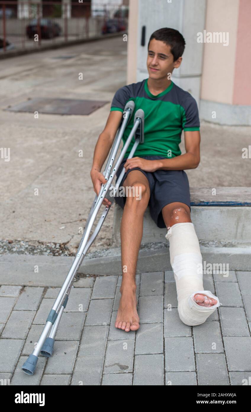 Wie lange gips bein gebrochen kind Beinbruch: Symptome