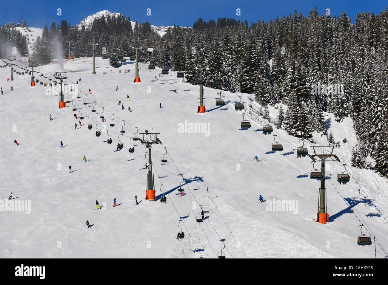 Herrliche Schitage in Lech am Arlberg mit Blick auf den Schlegelkopf Stockfoto