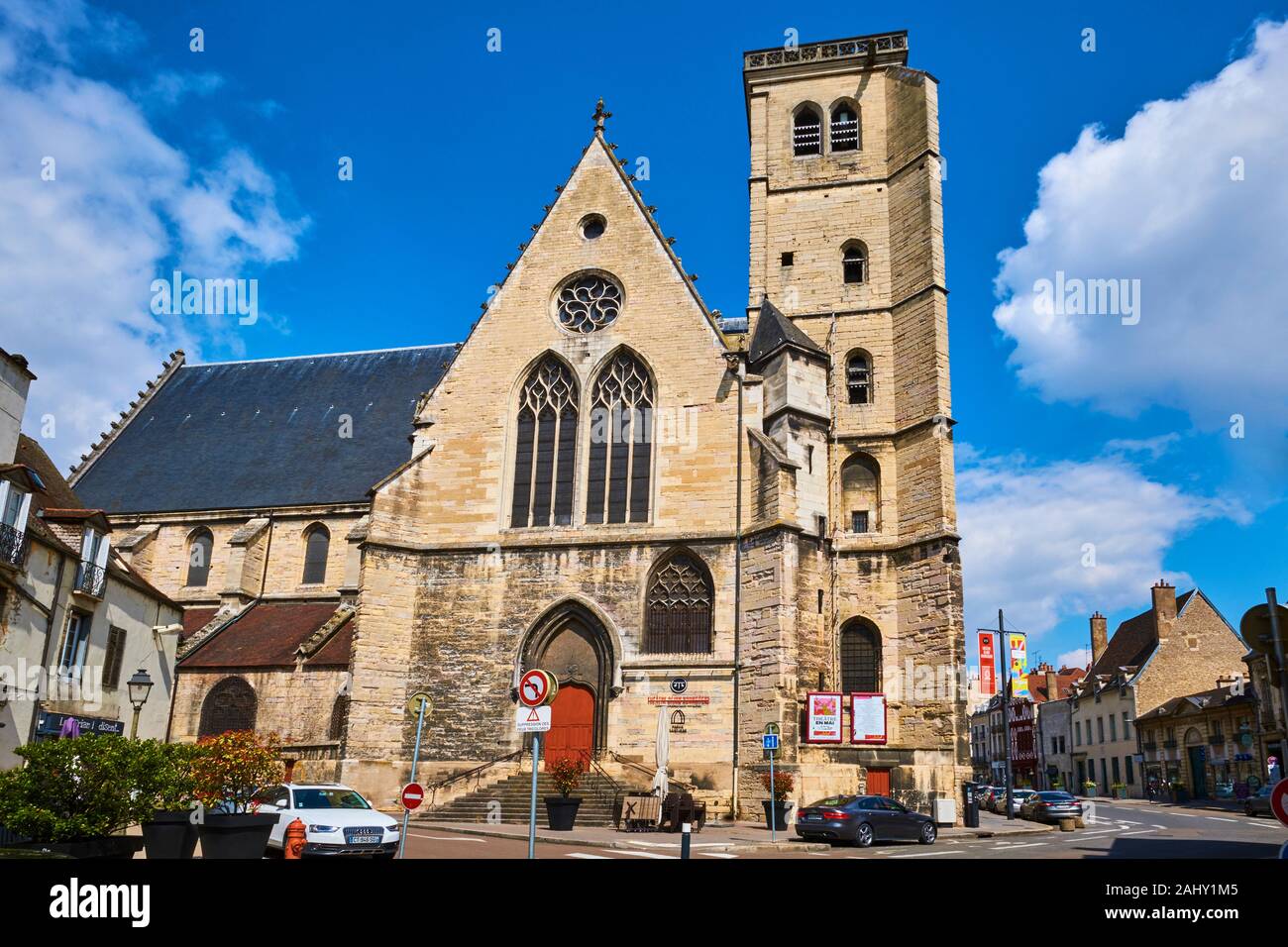 Frankreich, Burgund, Côte-d'Or, Dijon, UNESCO-Weltkulturerbe, St. Jean Kirche, Burgund Theater Stockfoto