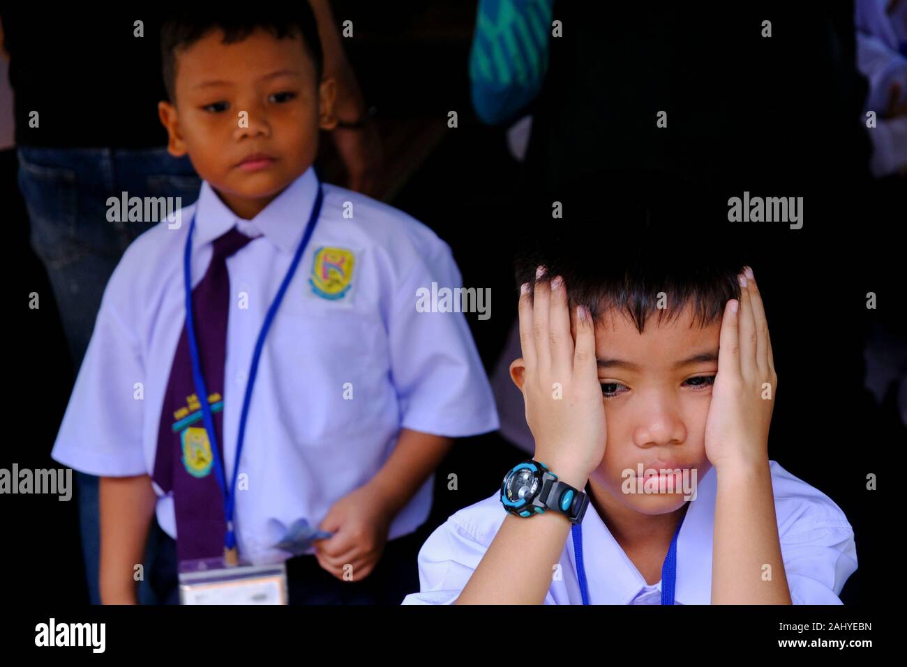 Shah Alam, Malaysia. 02 Jan, 2020. Ein Jahr eine Schülerin am ersten Tag der Schule gesehen im Sk Seri Pristana. Malaysia Schüler haben ihren ersten Tag in der Schule am 2. Januar 2020 beginnen. Es kann eine spannende und auch ein Nerv ruinierenden Momente für die Kinder und auch ihre Eltern, wenn sie das erste Jahr in die Schule. Viele Eltern, die ihre Kinder am ersten Tag begleiten ihre Kinder für ihren ersten Tag in der Klasse zu beobachten. Credit: SOPA Images Limited/Alamy leben Nachrichten Stockfoto