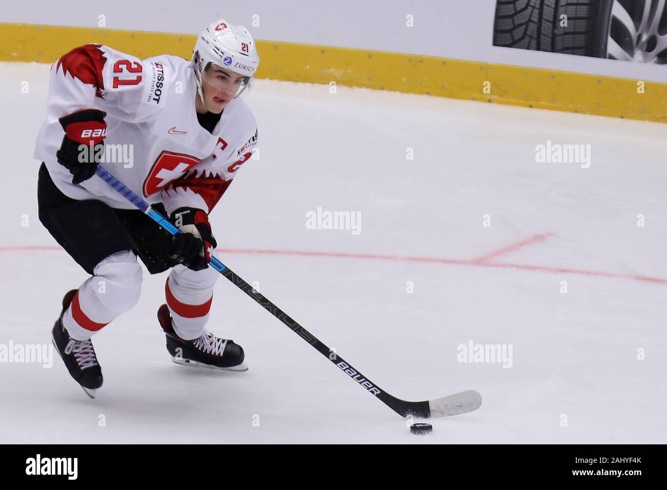 Tim Berni (SUI), die in Aktion während der 2020 IIHF World Junior Eishockey WM Gruppe eine Übereinstimmung zwischen Finnland und der Schweiz in Trinec, Tschechische Re Stockfoto