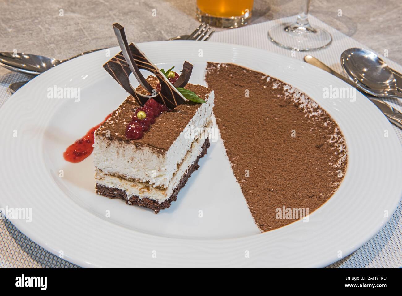 Tiramisu Dessert essen Luxus a-la-carte-Restaurant mit Kakao Stockfoto