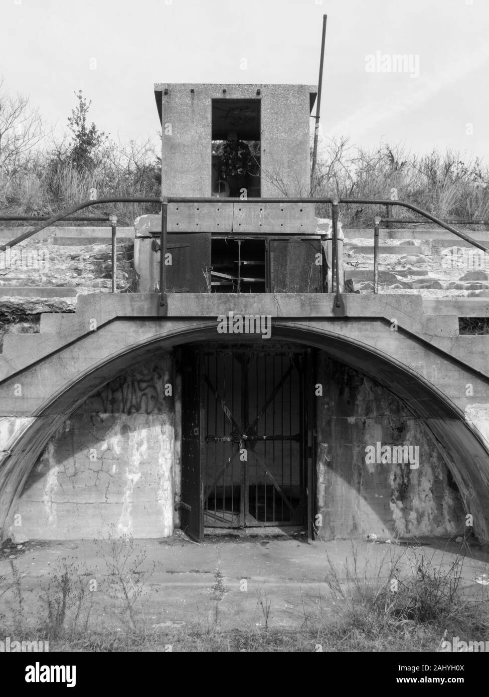 Verlassene Fort Hancock Küsten Armee miliatary Artillerie Basis bei Sandy Hook, New Jersey, Schwarz und Weiß Stockfoto