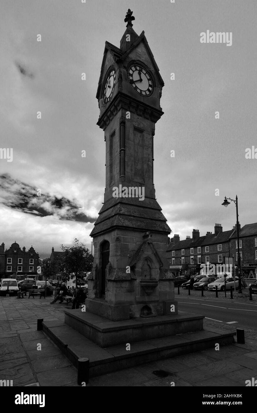 Der Uhrturm auf dem Markt, Thirsk, North Yorkshire, England, Großbritannien Stockfoto