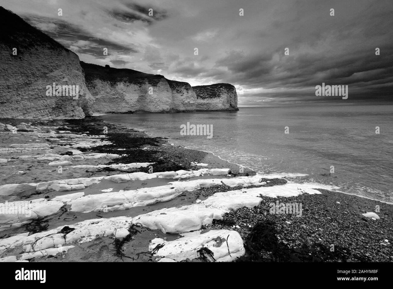 Dramatische Wolken über den Kreidefelsen bei Flamborough Head, East Riding von Yorkshire, England, Großbritannien Stockfoto