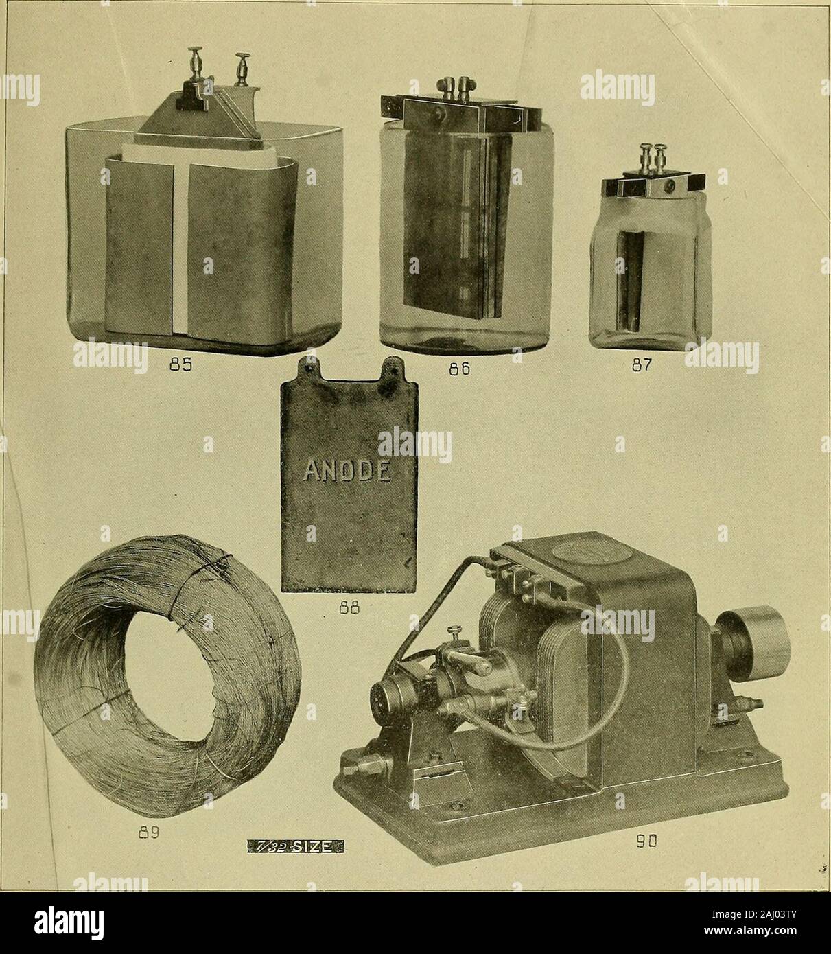 Jahrhunderts Katalog der Lieferungen für Uhrmacher, Juweliere und verwandte Berufe. ^ ¥ 72 A&B LAUBEN UND FASS TOOLS. Nr. 61. Lauben Drehen in Sets von 12, Nr. 1° lo 12° | 0,45 Nr. 67 N. Barrel Auftragnehmer, umkehrbar, vernickelt | 0,65 62. 12 Nr. 1 bis 12. 63. 18 1 18. 64. 24 1 24. 45 85 1.15? 65. 36 1 36 2.10 66. Schraube Dorne, von 12 1,65 67. Barrel Auftragnehmer, reversible 50 68. Einstellbar durch Drehen Lauben 40 69. Zylinderkopf Remover 25 70. Barrel Auftragnehmer mit Treiber 1.25 70 N Vernickelt 1,50 71. Nickel Barrel Auftragnehmer, mit Fahrer 85 72. Cork Arbor, zum Schleifen von Gläsern, etc. 3. Stockfoto