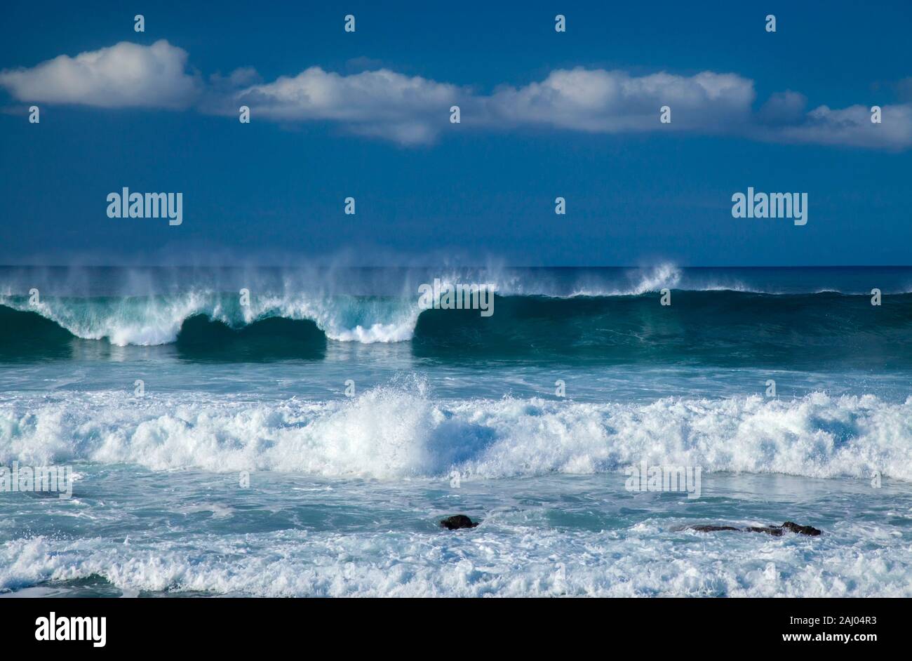 mächtige Wellen brechen an der Küste von Gran Canaria Stockfoto