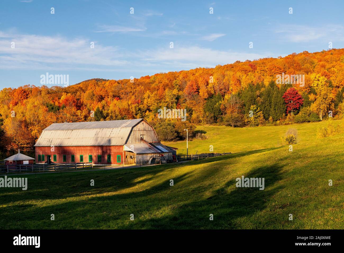 Landschaft entlang Chemin d'Bügeleisen Hill (Iron Hill Road). Bügeleisen Hill, Quebec, Kanada. Stockfoto