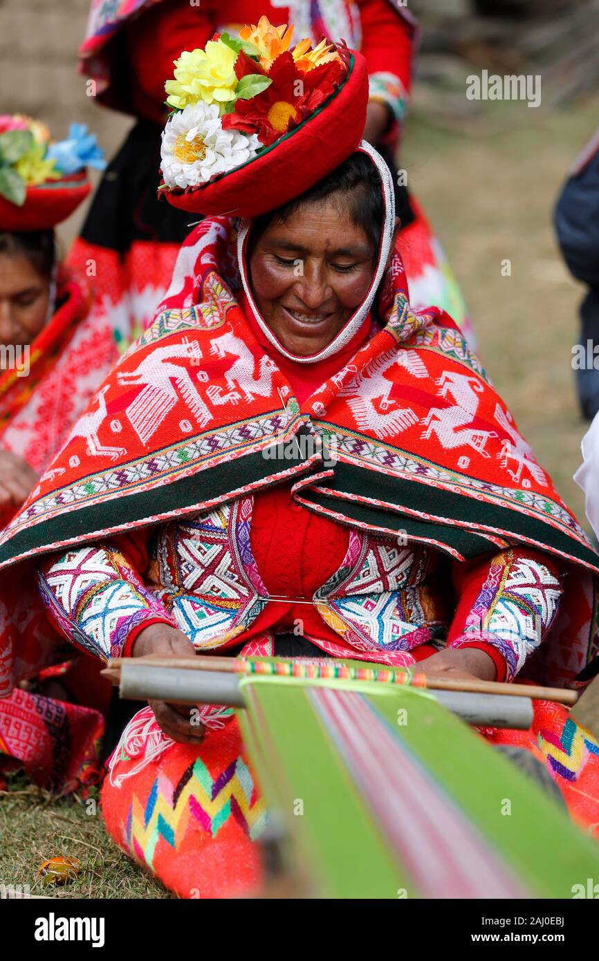 Frau Weberei in Peru, Anden region Stockfoto