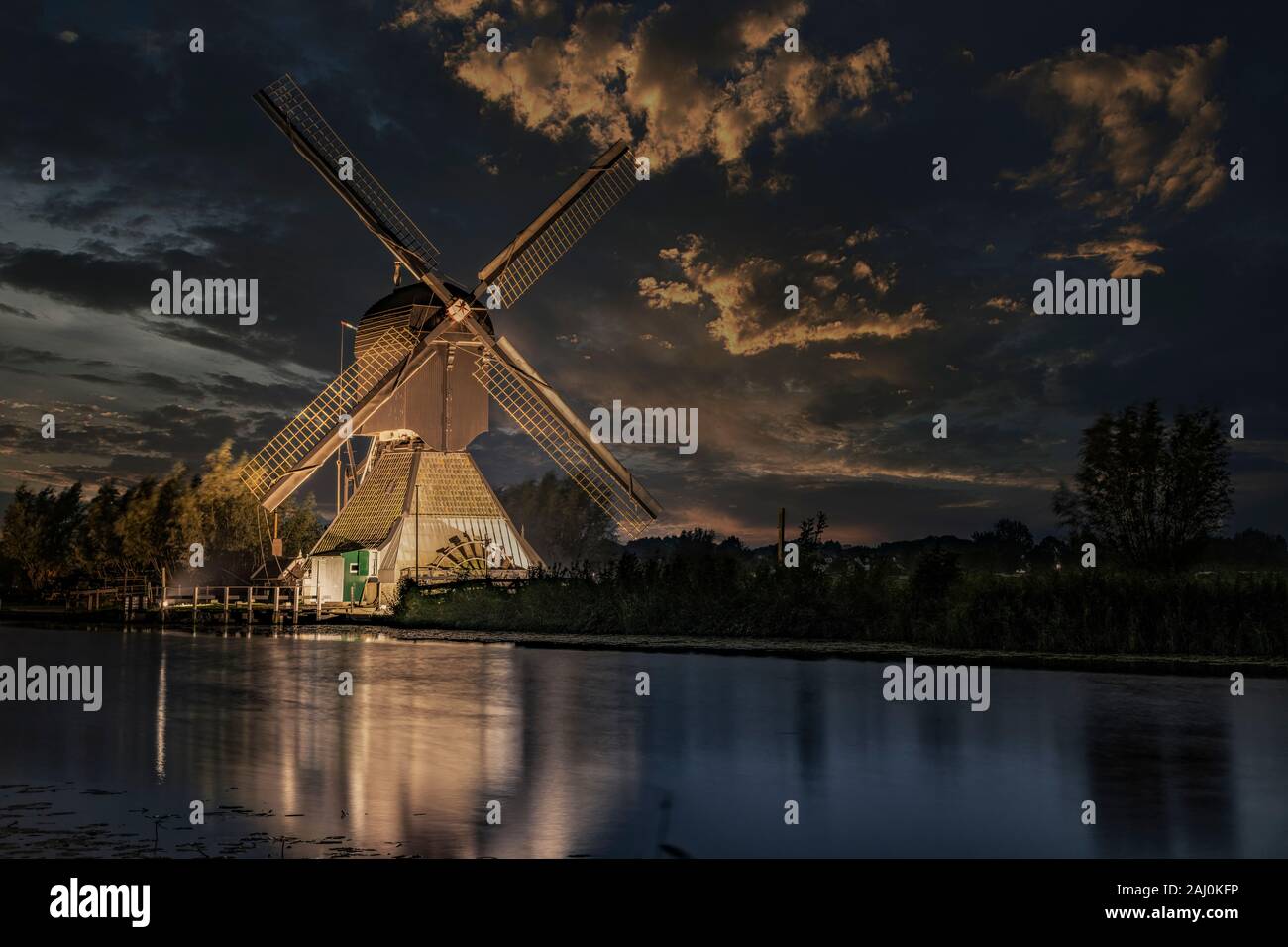 Sonnenuntergang auf der Welt Erbe der Menschheit von der Unesco geschützten Windmühle bei Alblasserdam, Niederlande Stockfoto