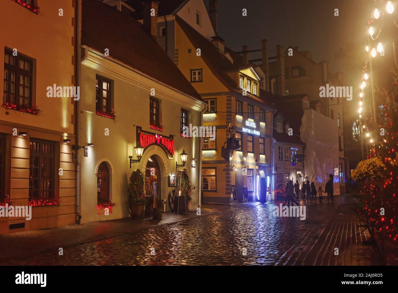 Altstadt in der Nacht. Riga, Lettland Stockfoto