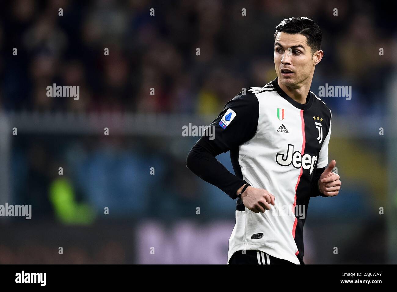 Genua, Italien. 18 Dezember, 2019: Cristiano Ronaldo von Juventus Turin FC sieht während der Serie ein Fußballspiel zwischen UC Sampdoria und Juventus Turin. FC Juventus gewann 2-1 über UC Sampdoria. Credit: Nicolò Campo/Alamy leben Nachrichten Stockfoto