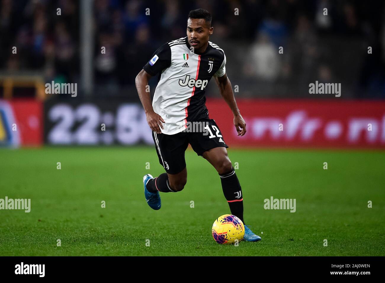 Genua, Italien. 18 Dezember, 2019: Alex Sandro von Juventus Turin FC in Aktion während der Serie ein Fußballspiel zwischen UC Sampdoria und Juventus Turin. FC Juventus gewann 2-1 über UC Sampdoria. Credit: Nicolò Campo/Alamy leben Nachrichten Stockfoto