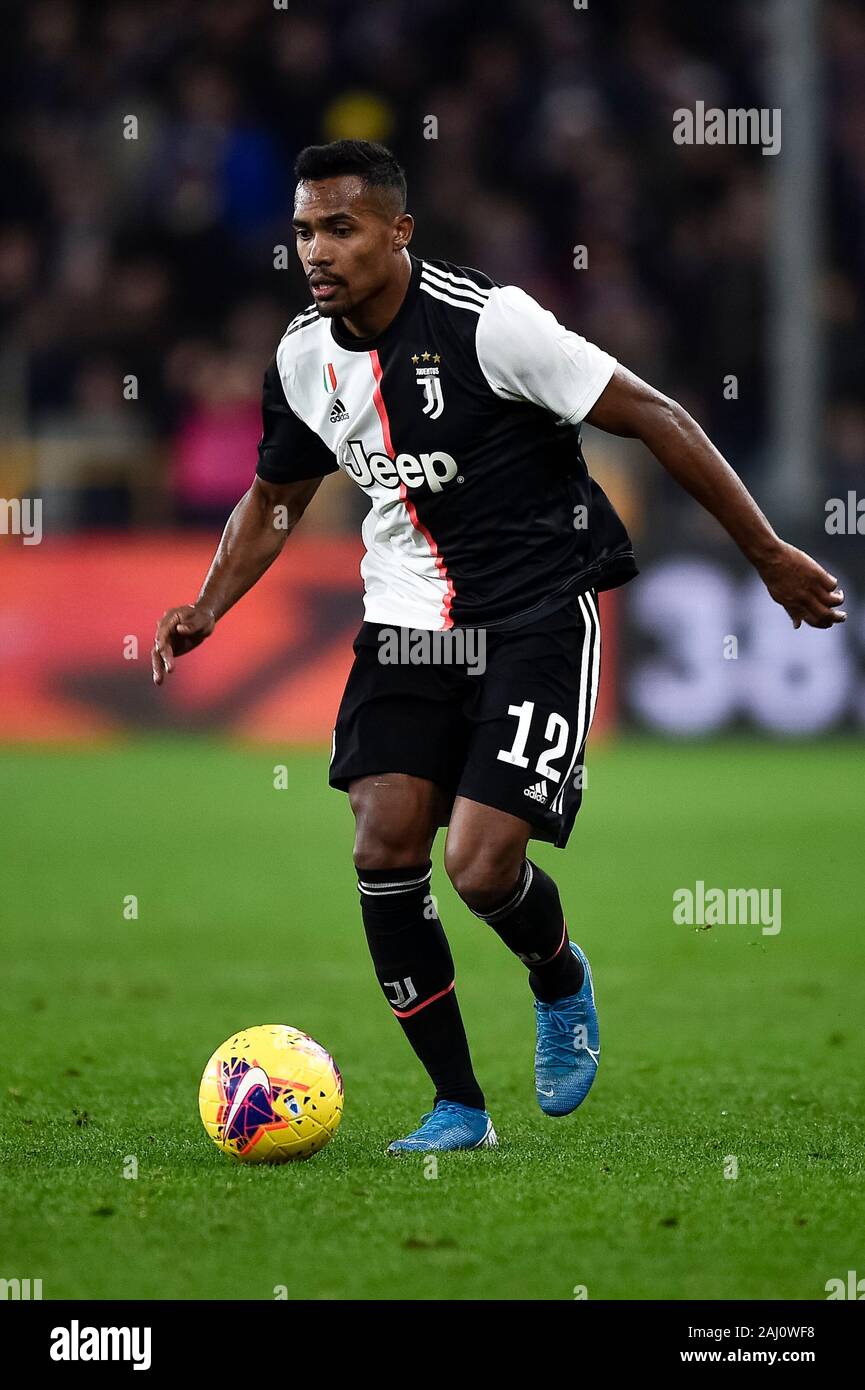 Genua, Italien. 18 Dezember, 2019: Alex Sandro von Juventus Turin FC in Aktion während der Serie ein Fußballspiel zwischen UC Sampdoria und Juventus Turin. FC Juventus gewann 2-1 über UC Sampdoria. Credit: Nicolò Campo/Alamy leben Nachrichten Stockfoto