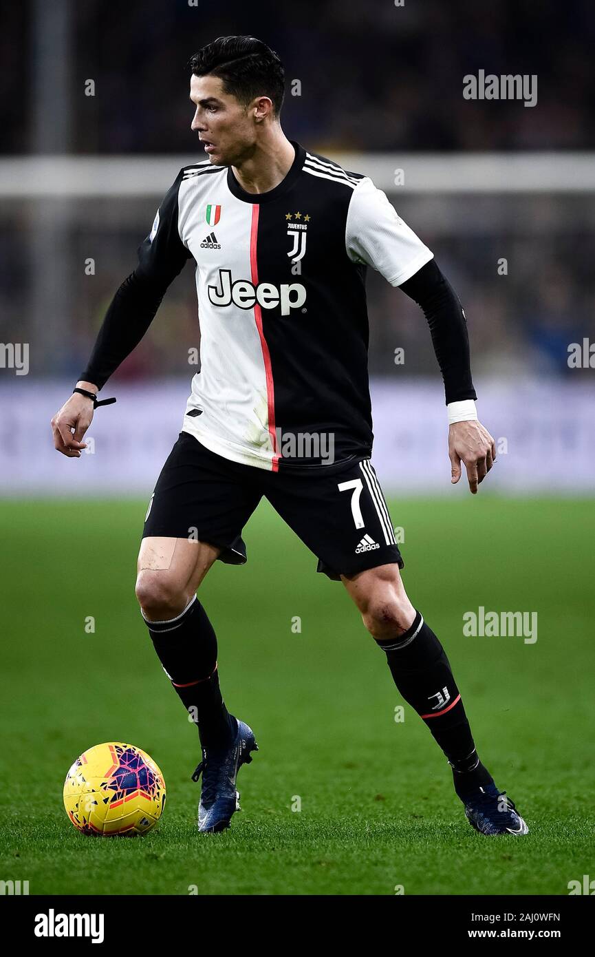 Genua, Italien. 18 Dezember, 2019: Cristiano Ronaldo von Juventus Turin FC in Aktion während der Serie ein Fußballspiel zwischen UC Sampdoria und Juventus Turin. FC Juventus gewann 2-1 über UC Sampdoria. Credit: Nicolò Campo/Alamy leben Nachrichten Stockfoto