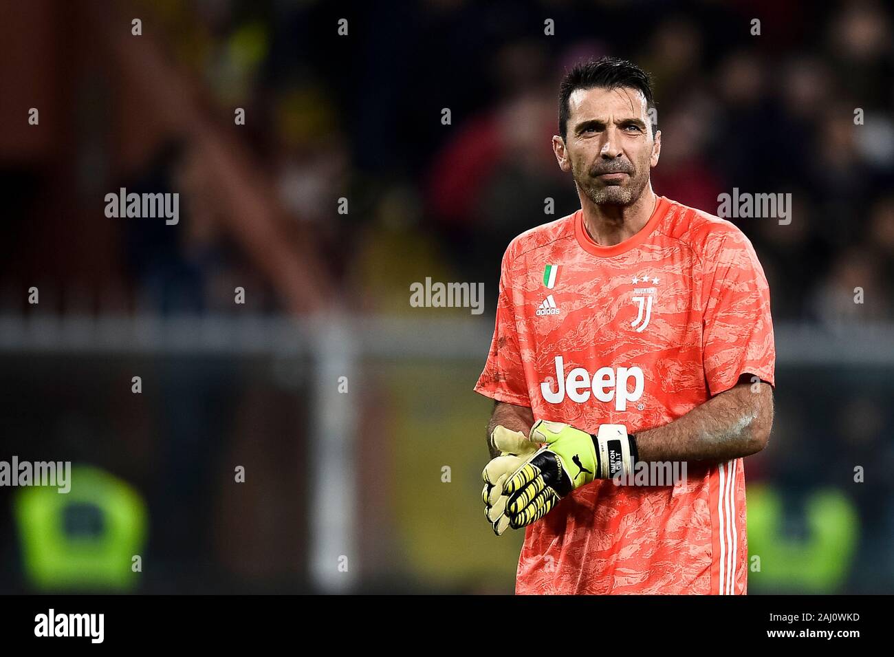 Genua, Italien. 18 Dezember, 2019: Gianluigi Buffon von Juventus Turin FC sieht während der Serie ein Fußballspiel zwischen UC Sampdoria und Juventus Turin. FC Juventus gewann 2-1 über UC Sampdoria. Credit: Nicolò Campo/Alamy leben Nachrichten Stockfoto
