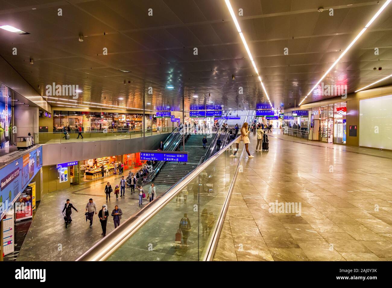 Bahnhof wien hauptbahnhof -Fotos und -Bildmaterial in hoher Auflösung –  Alamy