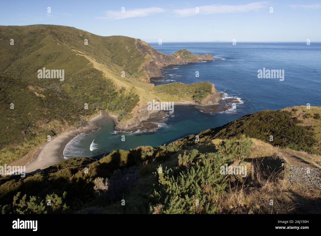 Ein Luftbild von Sandy Bay als von den Te Paki Coastal Track in der Region Northland auf der Nordinsel Neuseelands gesehen. Stockfoto