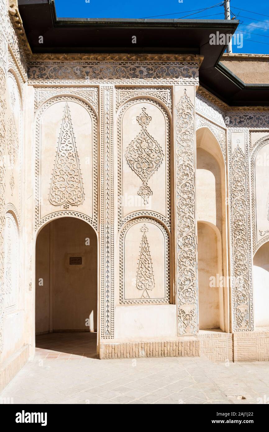 Tabatabai Haus, geschnitzten Wände und Passage, Kashan, Isfahan Provinz, Islamische Republik Iran Stockfoto