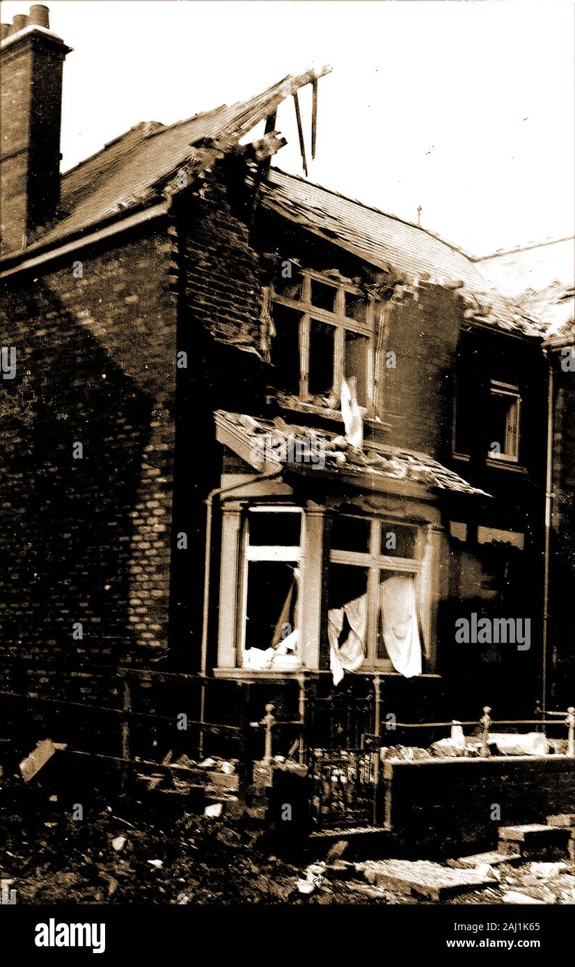 Ein Weltkrieg eine Postkarte zeigt ein Haus namens West Lea-Schule in Whitby, North Yorkshire, Großbritannien, nach der Bombardierung der Stadt am 16. Dezember 1914 von den deutschen Schlachtschiffen Derfllinger und Von der Tann. Scarborough und Hartlepool waren auch in der gleichen angegriffen werden. Stockfoto