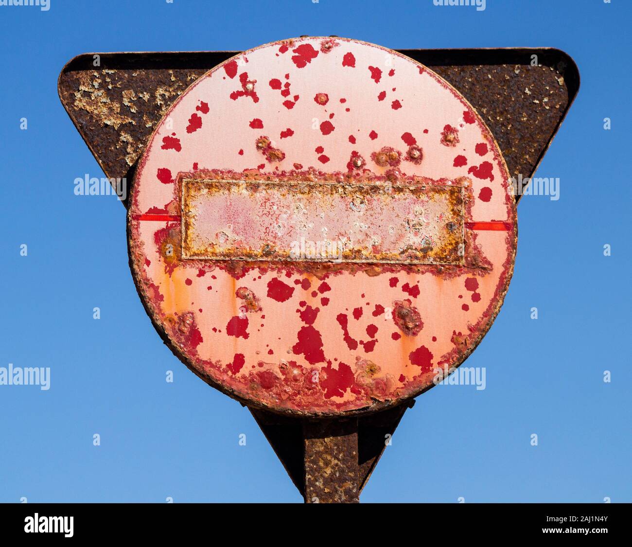 Rusty kein Eintrag Road Sign. Stockfoto