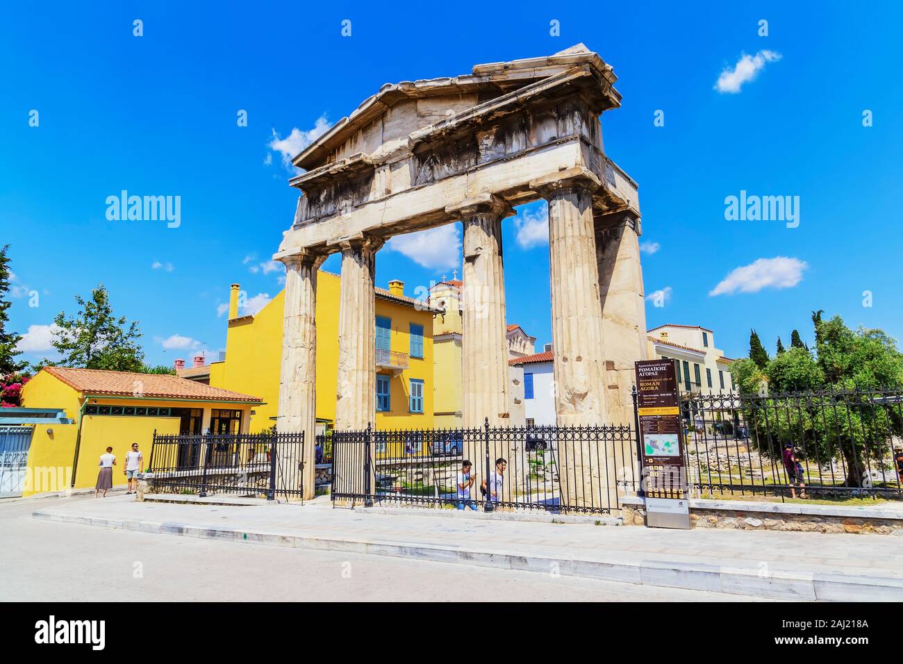 Das Tor von Athena Archegetis in der römischen Agora, Athen, Griechenland, Europa Stockfoto