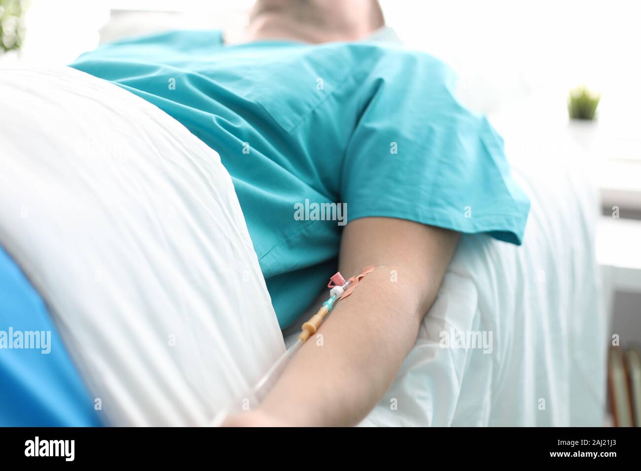 Patienten mit Katheter in der Hand Stockfotografie - Alamy