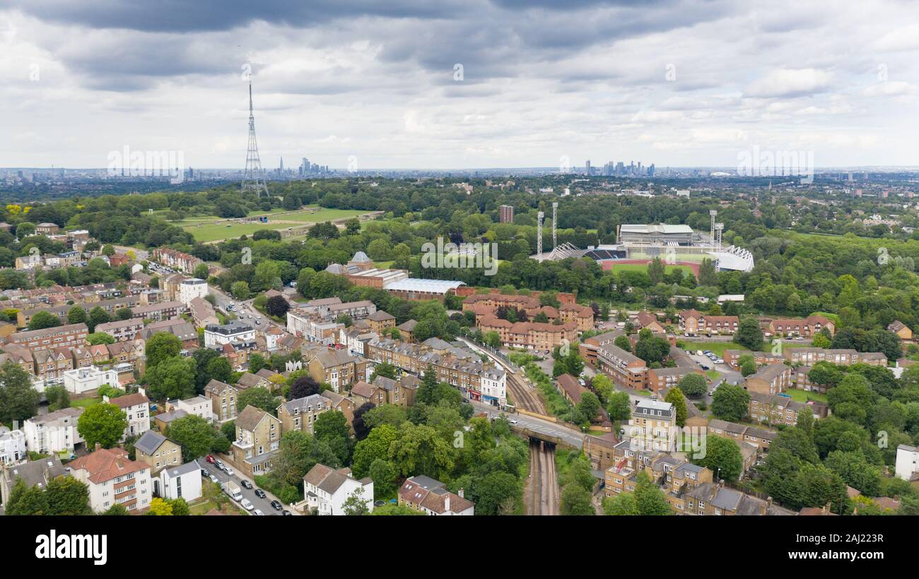 Crystal Palace, London Großbritannien mit seinem hohen Fernsehturm Sender Stockfoto