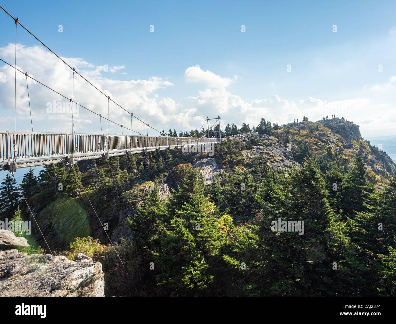 Fußgängerbrücke an der Spitze des Grandfather Mountain, Blue Ridge Mountains, Appalachia, North Carolina, USA, Nordamerika Stockfoto