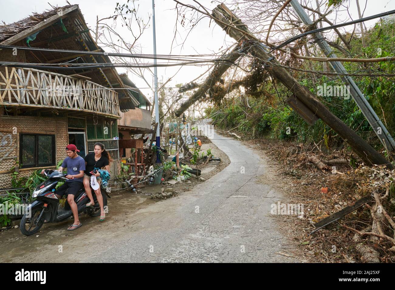 Die Insel Boracay, Aklan Provinz, Philippinen: Taifun Ursula verursachten umgestürzte Bäume, Stromleitungen, strukturelle Schäden auf Boracay Stockfoto