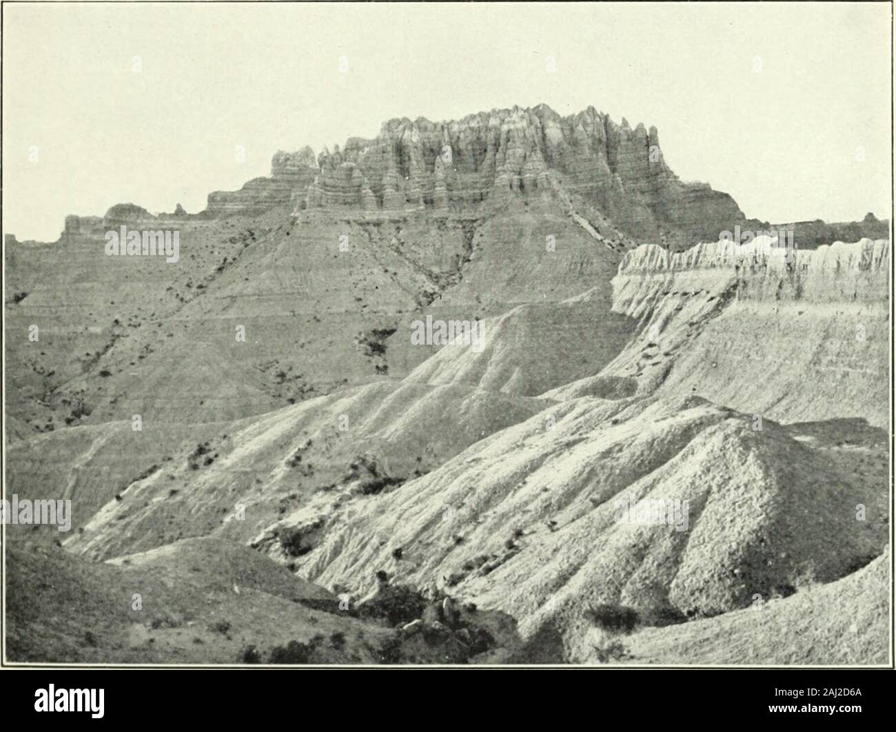 Wasserversorgung und Bewässerung Papiere des United States Geological Survey. Zentrale FORTION von BIG BADLANDS: COTTONWOOD KROPF, South Dakota. Zeigt mittleren Mitglieder von White River Group; Protoceras Sandstein capping Säule auf der linken Seite. /&Gt;. Sporn am südlichen Ende von Sheep Mountain, BIG BADLANDS. SOUTH DAKOT/Brule Lehm und White River Betten; vulkanischer Asche am oberen. Geologie des nordwestlichen South Dakota. 29 Fuß. Hartem Sandstein 1 gelbe Sand (ich grau sand 6 Dunkle plastischer Ton 70-75 Braunkohle £ Dunklen plastischer Ton 11 Gute Braunkohle 5 dunkel-braun Ton laminiert 4 gelben Sand 2 gelb laminiert Ton 10 Dunkle laminierte Ton Stockfoto