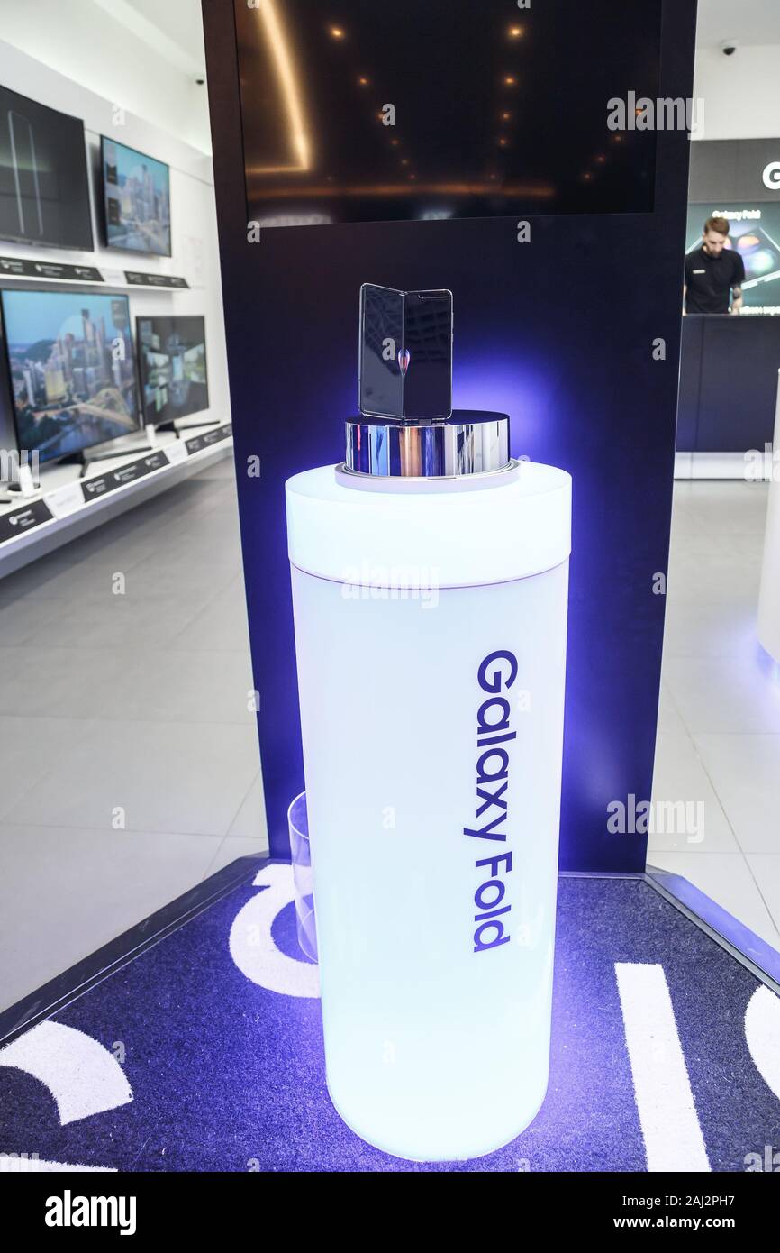 Minsk, Weißrussland - Dezember 25, 2019: Das Anzeigen der neue Samsung Galaxy Falten 5G. Stockfoto