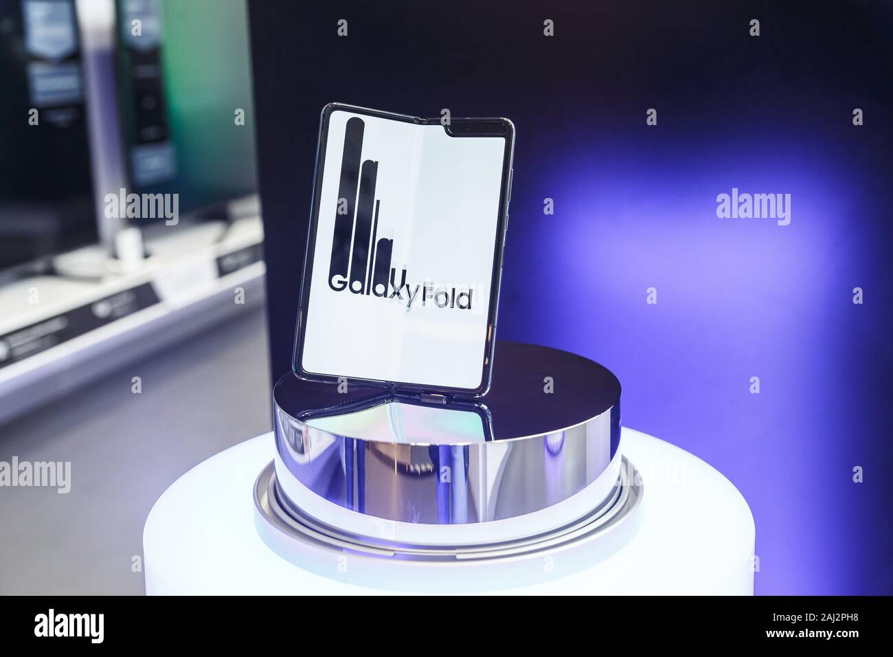 Minsk, Weißrussland - Dezember 25, 2019: Das Anzeigen der neue Samsung Galaxy Falten 5G. Stockfoto