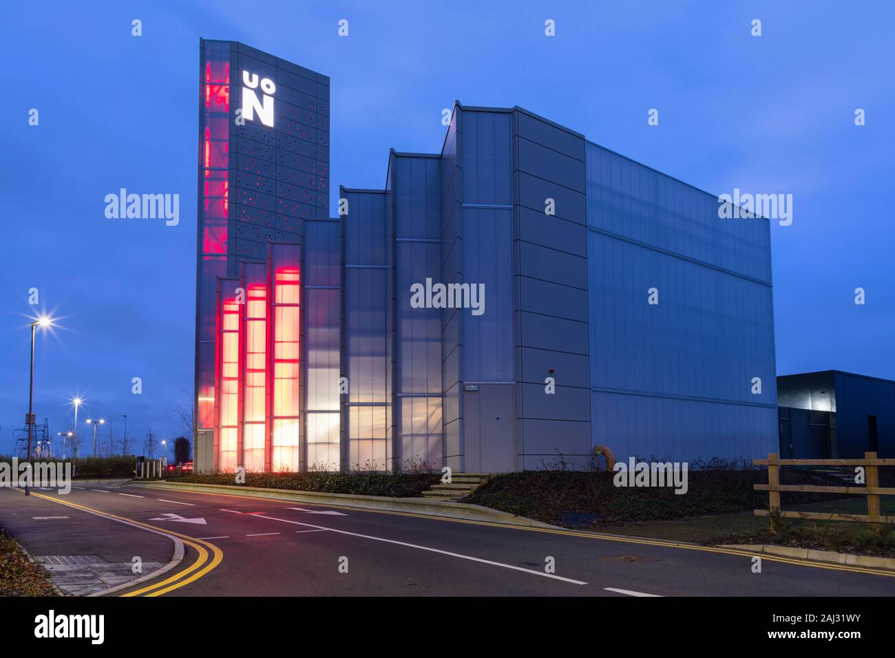 Northampton, Northamptonshire, Großbritannien: Energy Center der University of Northampton. Bietet CO2-arme Heizung für Gebäude auf dem Riverside Campus. Stockfoto
