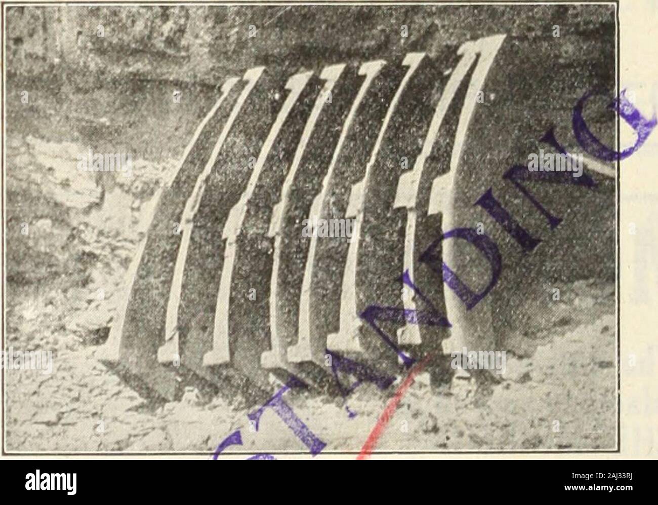 Kanadische Transport & Distribution Management. Schnittansicht des Thrcc-Conductor D.O. A. in der Ter-minal Fell 2500-V-SCR-lage Zubehör emtiadjTrie Verbesserungen durch über 20 Jahre Service bei verschiedenen £ nd die meisten genauen vorgeschlagen - ing-Bedingungen. Standard Kabel/Klemmen werethe Beste vor 20 Jahren - thpKv; Ujf die beste Heute. Eine Schnur wird Ij/rfn^^ im Informationen. Schreiben. Standard U-Kabel Co., ofCanada, begrenzte Montreal, Que Boston, Mass. Hamilton, Ontario Winnipeg, Man. Seattle, Washington Hersteller von elektrischen Drähten und Kabeln aller Art, alle Größen, für alle Zwecke, auch isolierende Compoun Stockfoto