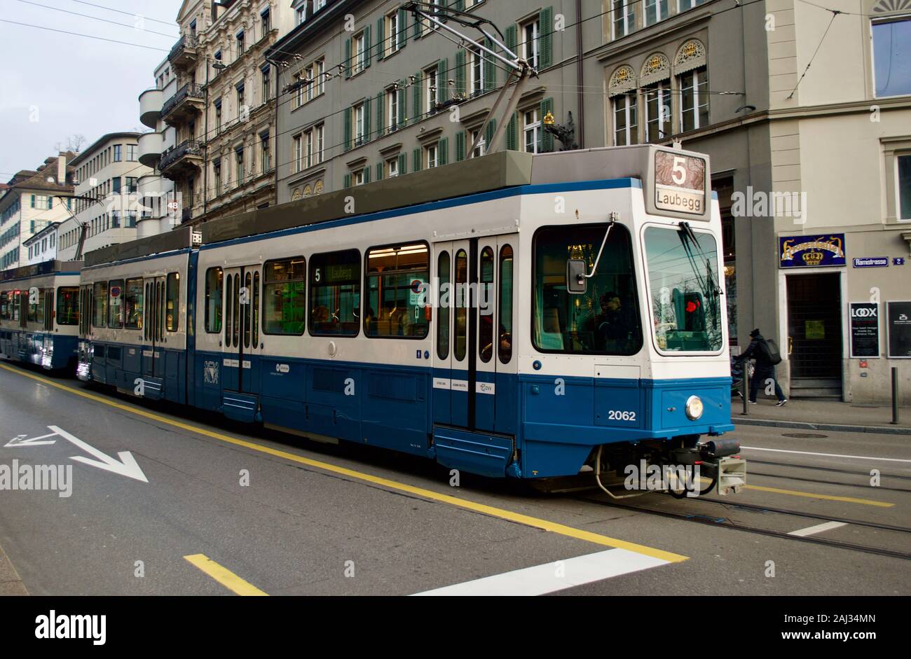 Eine Straßenbahn in Zürich, Schweiz Stockfoto