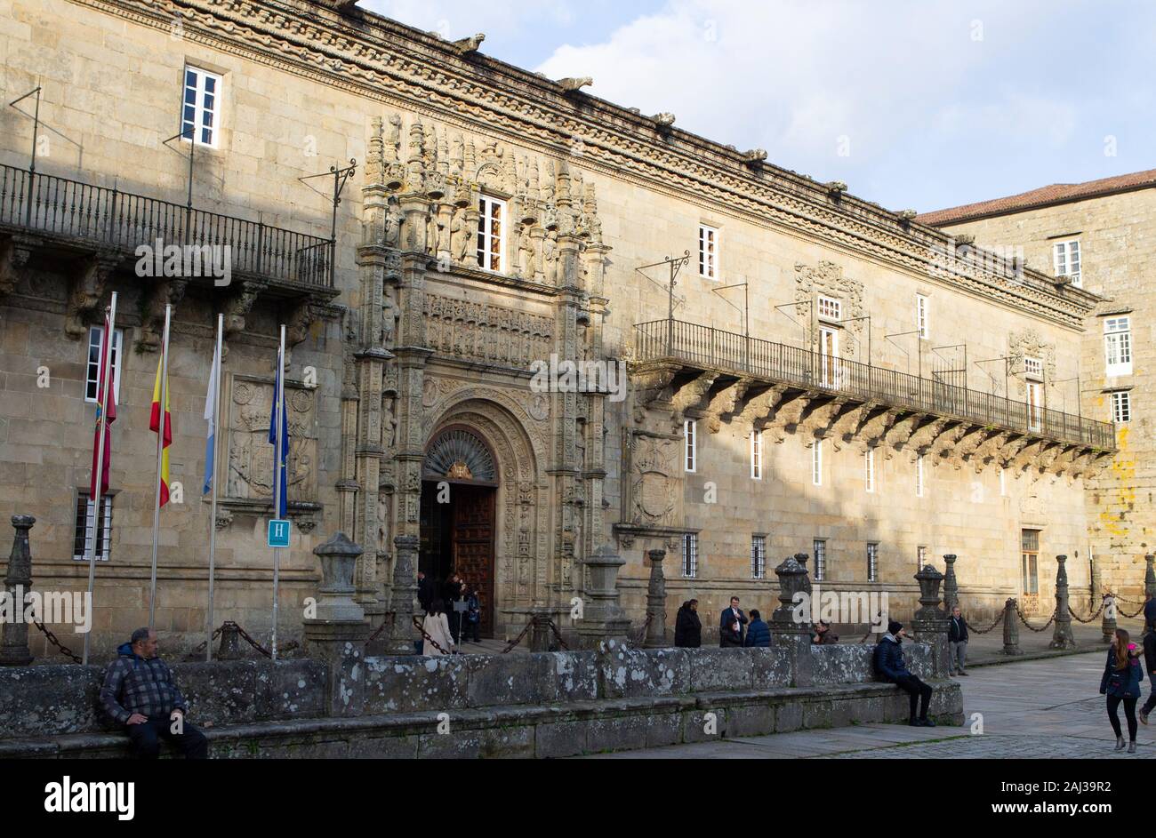 Santiago de Compostela, Spanien. Fassade der Katholischen Könige hostel in Obradoiro Square in Santiago de Compostela am 6. Dezember 2019 Stockfoto