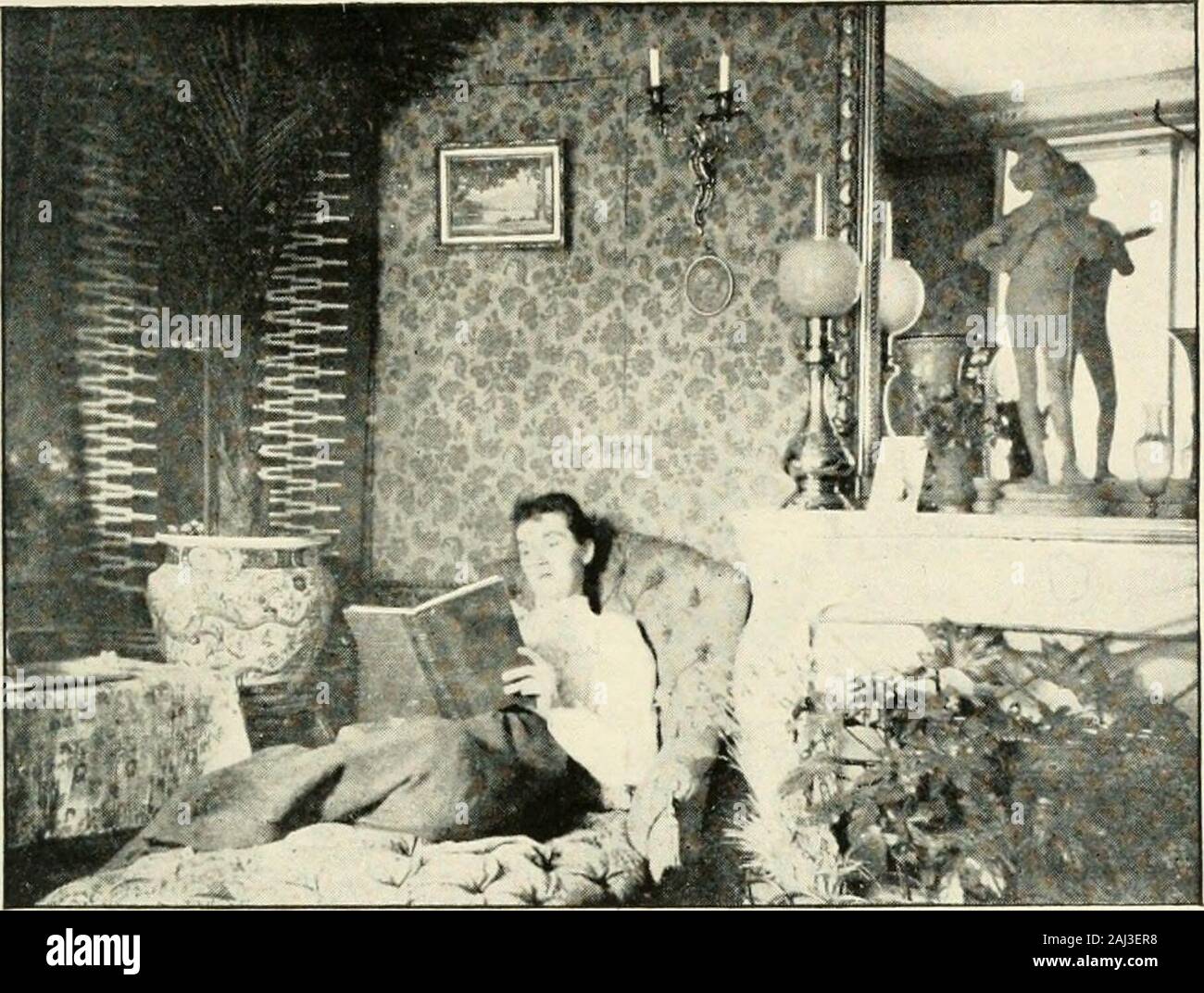 Paris von heute: eine intime Konto der Menschen, die zu Hause leben, und ihre Orte von Interesse. Familie, entsprechend der französischen Idee. Und diese Menschen machen den echten Frankreich. Ihr economicwealth kommt nicht so viel von individualfortunes als von der kleinen Volkswirtschaften der themasses, und so ihre große künstlerische, wissenschaftliche andliterary Bewegung ist nicht auf So muchby das Talent der einzelnen Individuen wie von der vastaccumulation methodischer und oft ü-scure Anstrengungen, die die Intellektuellen an - Mosphere so überladen, dass jedes jetzt und blinkt es eine leuchtende Funken knownby einige solche halten durchgeführt Stockfoto