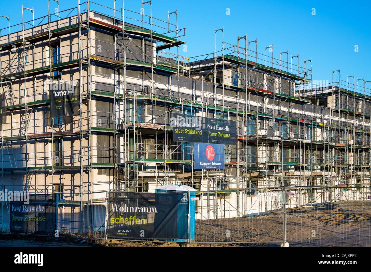 Hannover/Deutschland, Neubau von Mietwohnungen für die hanova Wohnungsunternehmen in Hannover, Deutschland. Kronsberg Wohnviertel an Oheriedentrift, 2. Januar 2020. Stockfoto