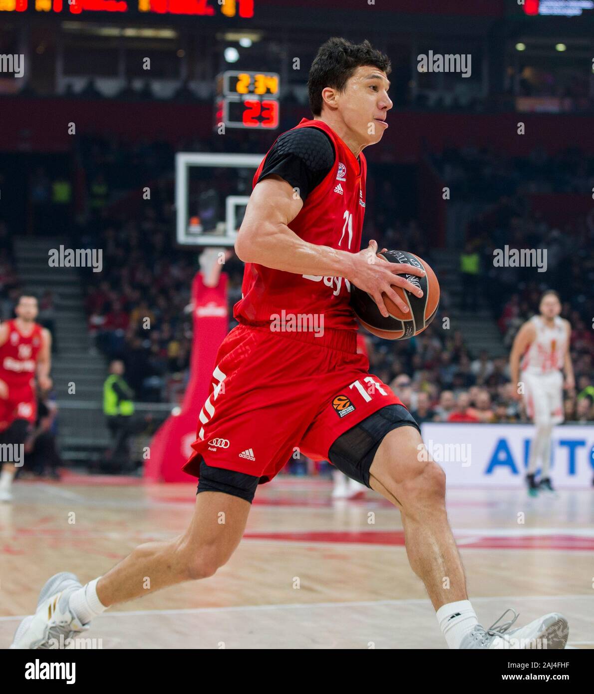 Belgrad, Serbien. 2 Jan, 2020. Vladimir Lucic FC Bayern München fährt in den Warenkorb. Credit: Nikola Krstic/Alamy leben Nachrichten Stockfoto