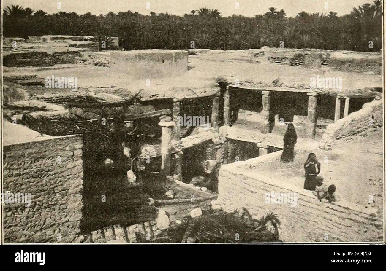L'Invasion de la Mer. Klischee solor ich Tuai"). GABÈS. --- QUARTIER QUARTIER EUROPÉEN INDIGÈNE. 10 LINVASION DE LA MER. dItaliens et de Juifs. Le tumulte se prolonge heureavancée jusquà une de la nuit. Il se pouvait-Cela vient dêtre dit-que Djemma ne fût pasinconnue des autorités de Gabès. En effet, depuis la Capture deson Fils, Elle sétait plus Dune fois risquée Autour du bordj. Risque, assurément, et pour sa Liberté et peut-être même poursa vie. Auf nignorait linfluence Quelle avait pas eue-sur-Hadjar-gebirge, cette Einfluss de la Mère, si puissante Chez la Race Touareg. Ne savait pas la-fähig, Stockfoto