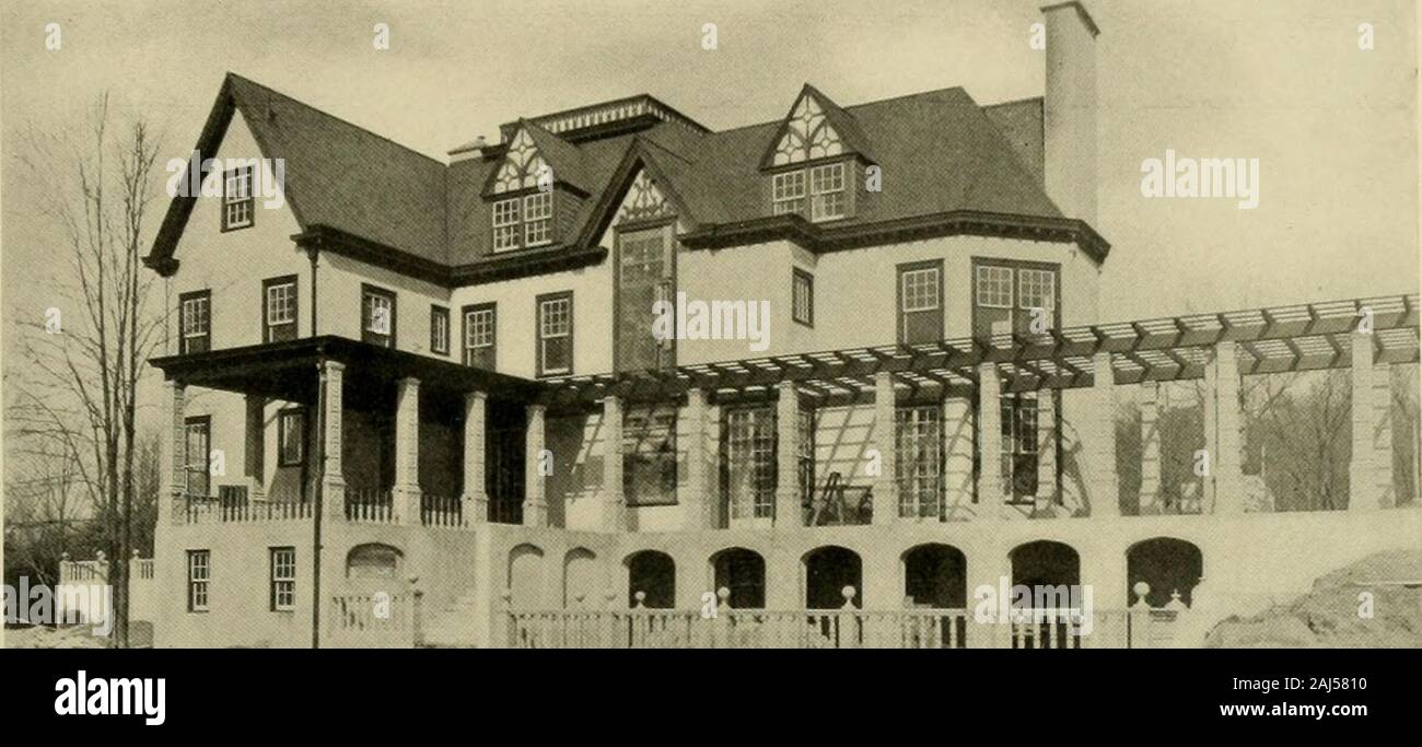 Feuerfeste Konstruktion für Häuser und andere Gebäude zu moderaten Kosten. . Platte 30. An Tuxedo Park, N.Y., der Herr Charles W. Clinton Clinton andRussel, Architekten, New York. Erste Geschichte, die Wände sind aus Terra Cotta Hohlziegel, Böden androof sind aus Holz. Herrn Clintons stabil ist auch von Terra Cotta Hohlziegeln gebaut. Seite 34. Platte 31. Ein weiterer Blick auf Herrn Clintons Haus mit Veranda und Pergola constructedof Terra Cotta Hohlziegel. Stockfoto
