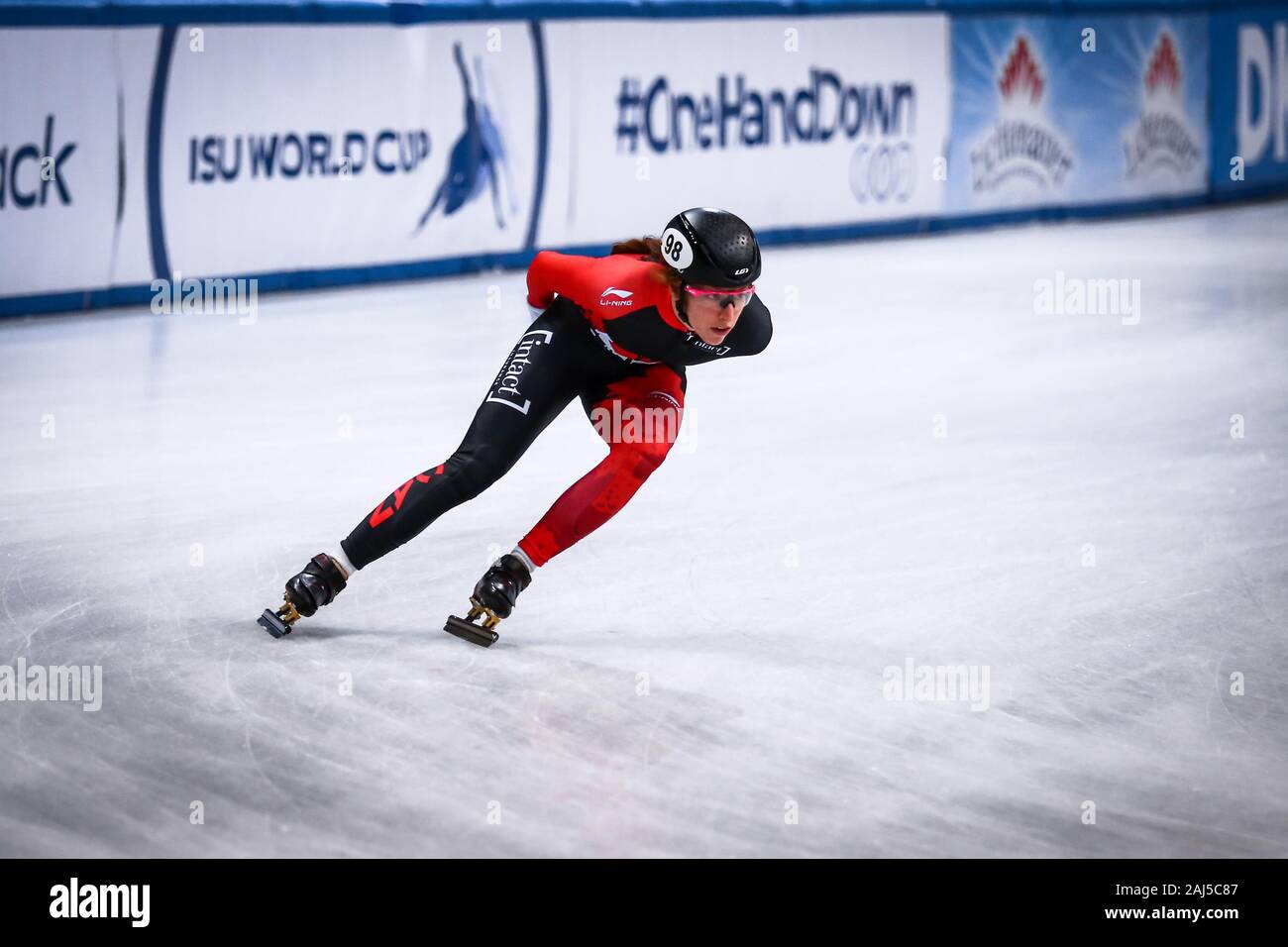 Dresden, Deutschland, Februar 03, 2019: Kanadische Eisschnellläuferin Danijela Ivandic konkurriert während der ISU-Short Track Speed Skating Wm Stockfoto