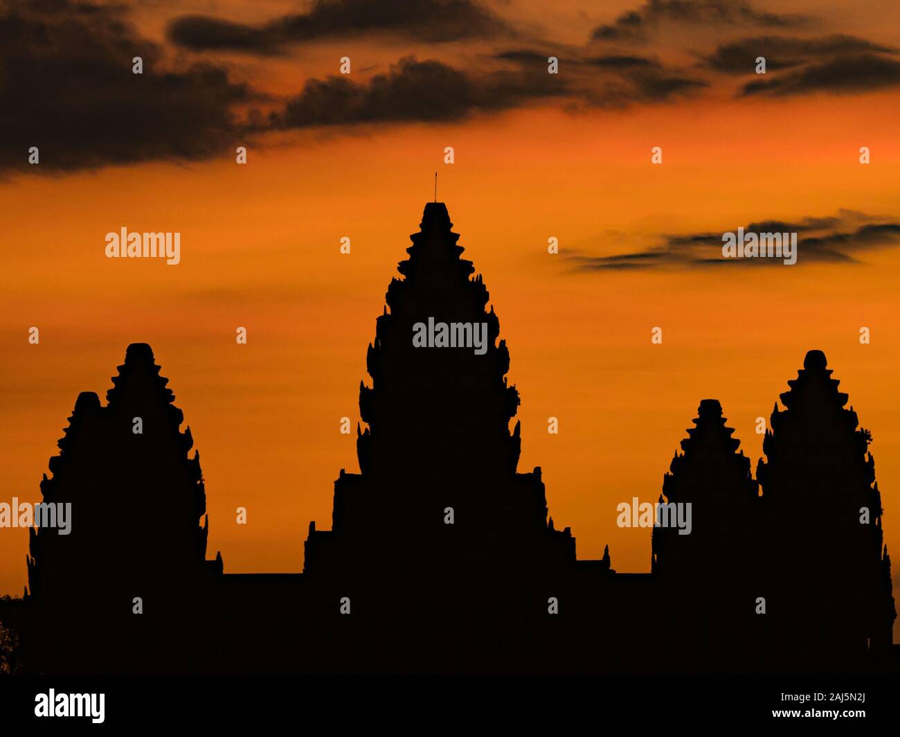 Einen spektakulären Sonnenaufgang über das Weltkulturerbe Angkor Wat, Kambodscha Stockfoto