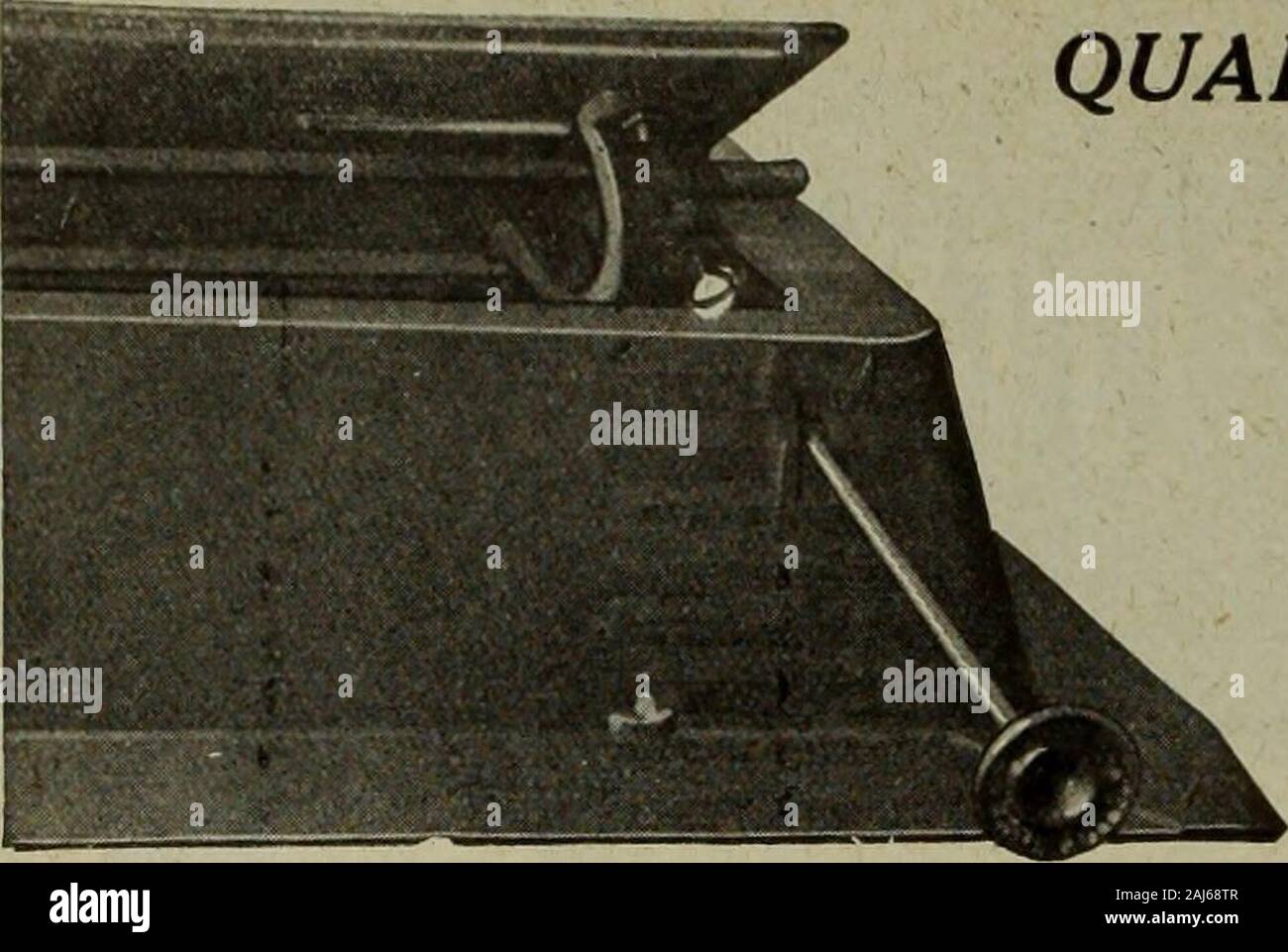Hardware merchandising September-dezember 1919. HARDWARE- UND METALL-Abschnitt Werbung Dezember 13, 1919. Qualität SERVICE S3V die Barton-Netting CO. LIMITED NplkiP^ 9-11-13 Osten Pitt St. Windsor, Ontario^C £ gATt^ Leuchten und Elektrogeräte Mantels, Kohle, Gas und elektrische Kamine Boden und Wand Fliesen für Bäder, etc. UNSERE KUPPEL DÄMPFER HAT ALLE ANDEREN GESCHLAGEN JEDER ART Stockfoto