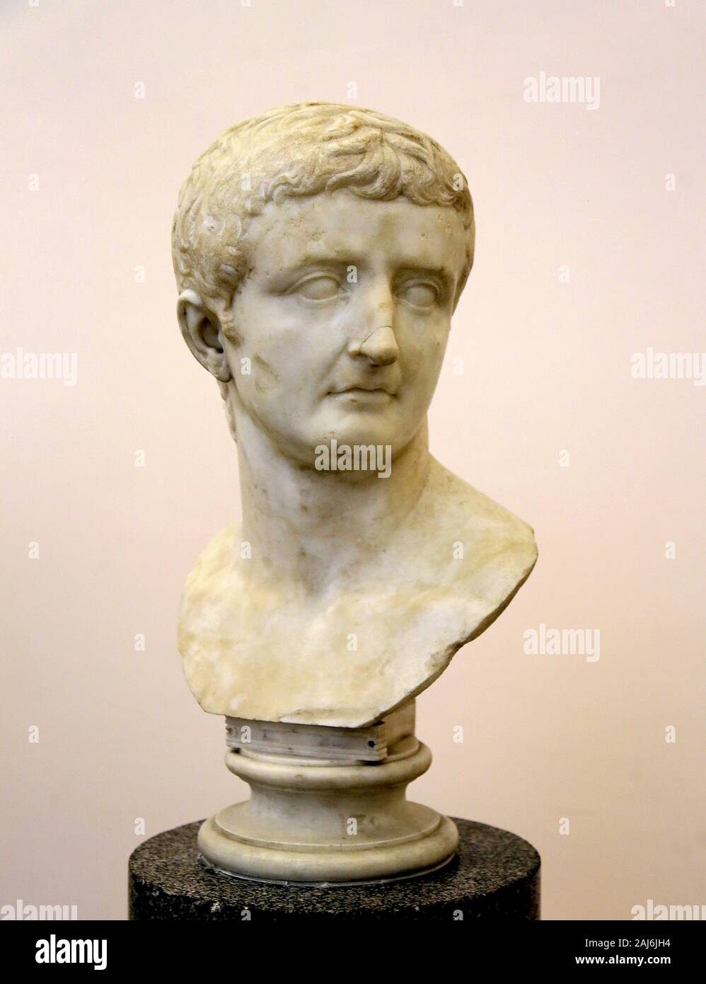 Tiberius (42 v. Chr.-37 n. Chr.) Römischer Kaiser (14 bis 37 N.CHR.). Marmorbüste, portrait C.30 AD. N. Archäologische Museum, Neapel, Italien. Stockfoto